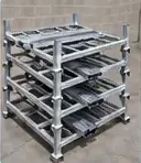 Estructuras MULTIWAY plegadas y apiladas para el retorno
